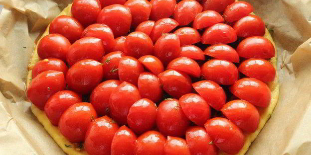 картофельный тарт с черри и укропом