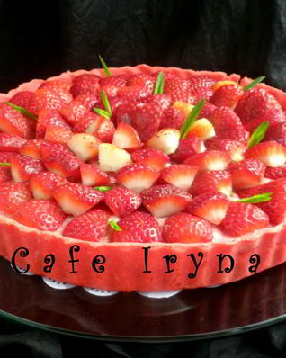 Клубничный тарт с фундуком