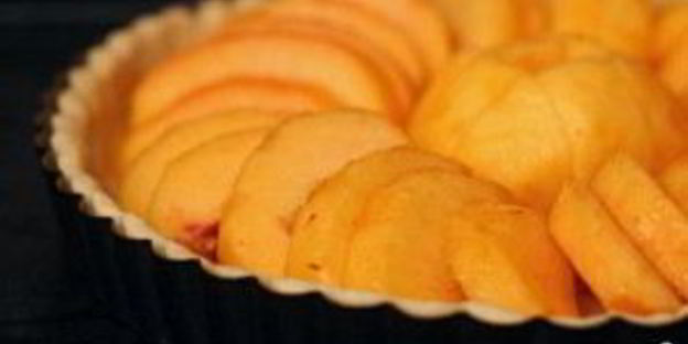 персиковый тарт с посыпкой