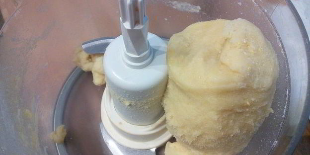 ревеневый тарт с ванильным пудингом и штройзелем