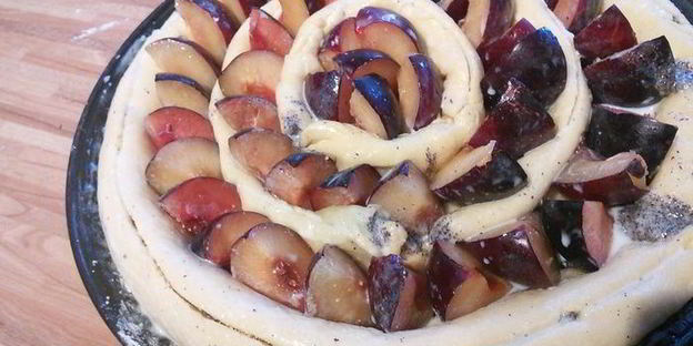 сливовый тарт с маковой начинкой