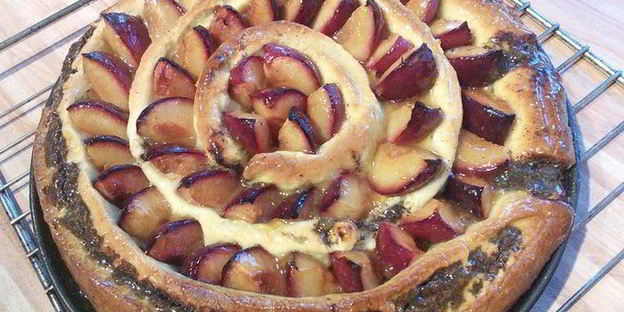 сливовый тарт с маковой начинкой