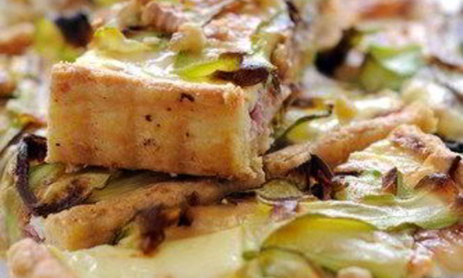 Рецепт тарта из цукини, прошутто и сыра таледжио с тестом из поленты