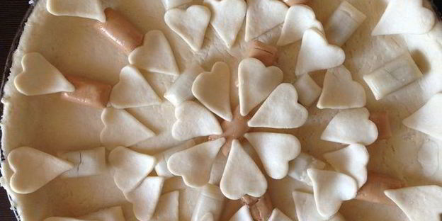 тарт из творожного теста с карамельками