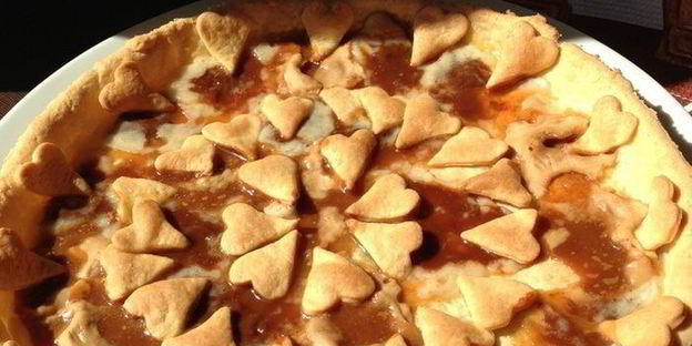 тарт из творожного теста с карамельками