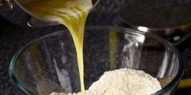 тарт с ежевикой и фисташками