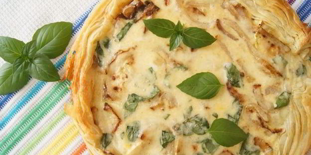 тарт с кабачком и базиликом на слоеном тесте