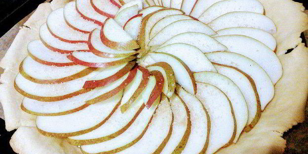 тарт с камамбером и грушей