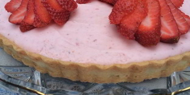 тарт с клубничным муссом