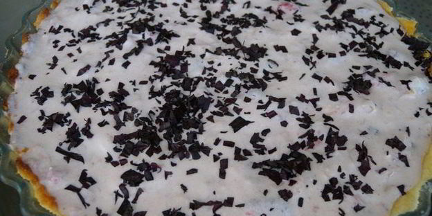 тарт с клубникой с розмарином и ежевикой с базиликом двойное удовольствие