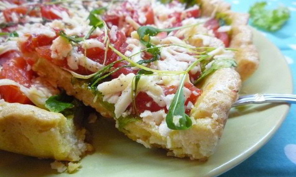 Рецепт тарта с листьями молодого салата, помидорами и овечьей брынзой