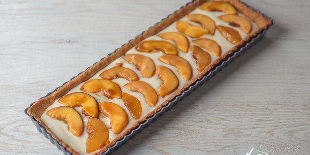 тарт с персиками и заварным кремом