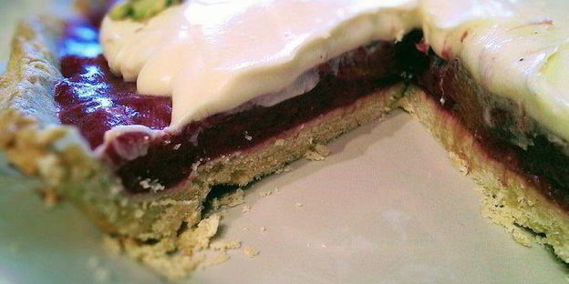 тарт с ревенем и сливочным кремом