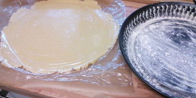 тарт с ревенем и сливочным кремом