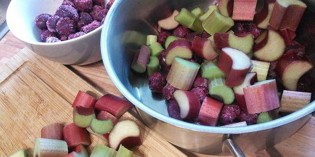 тарт с ревенем и сливочным кремом