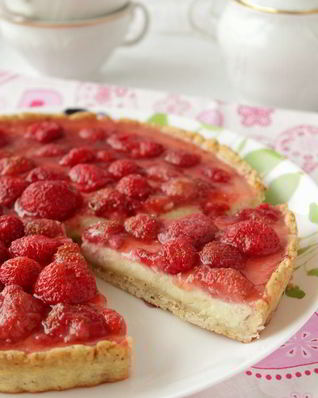 Тарт с рикоттой и клубникой