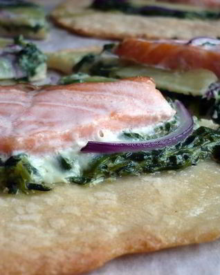 Тарт с семгой и шпинатом Цветы за окном