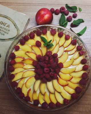 Тарт с заварным кремом и фруктами