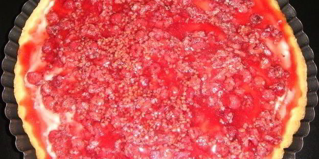 тарт с заварным кремом и малиновым желе