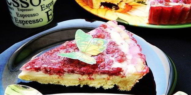 тарт с заварным кремом и малиновым желе