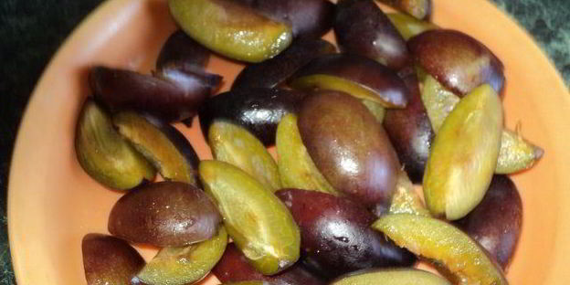 тарт со сливами