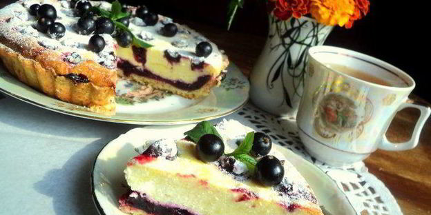 тарт со смородиной и творогом