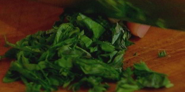 тарты с творогом, помидорами черри и базиликом