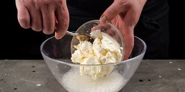 творожный тарт с малиной