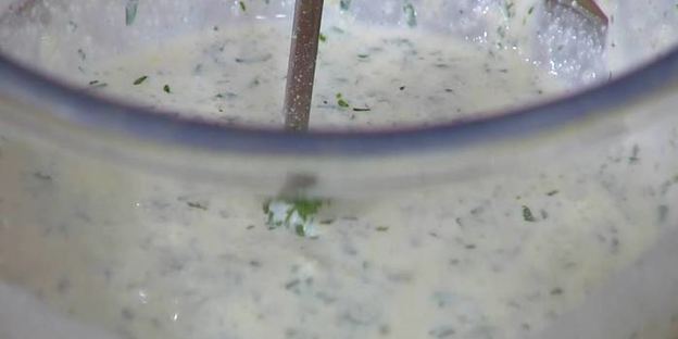 творожный тарт с зеленым горошком, спаржей и кедровыми орехами