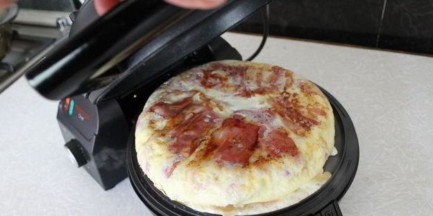 тортилья де пататас с беконом и зеленью