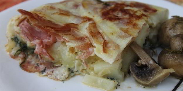 тортилья де пататас с беконом и зеленью
