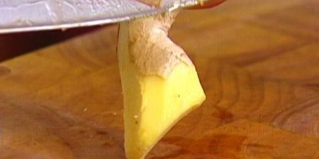 французские тосты с имбирно-клюквенным соусом