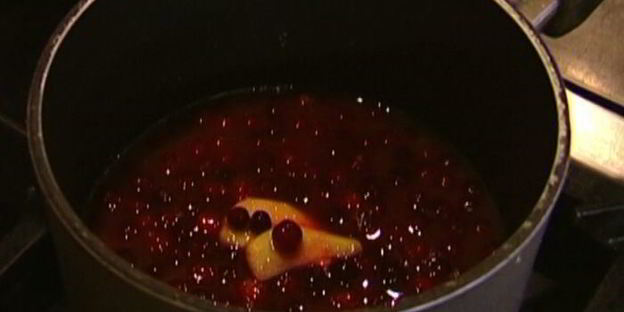 французские тосты с имбирно-клюквенным соусом