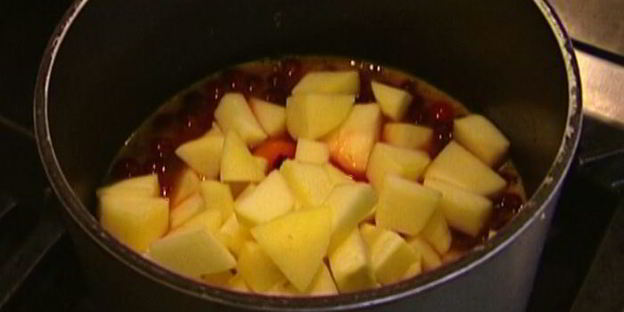 французские тосты с имбирно-клюквенным соусом