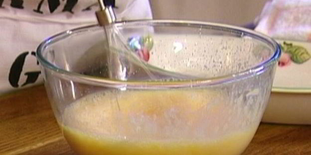 французские тосты с имбирно-клюквенным соусом