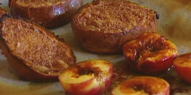 коричные тосты с нектаринами на гриле