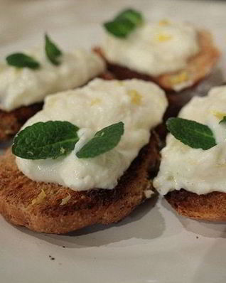 Лимонный творожок на тосте