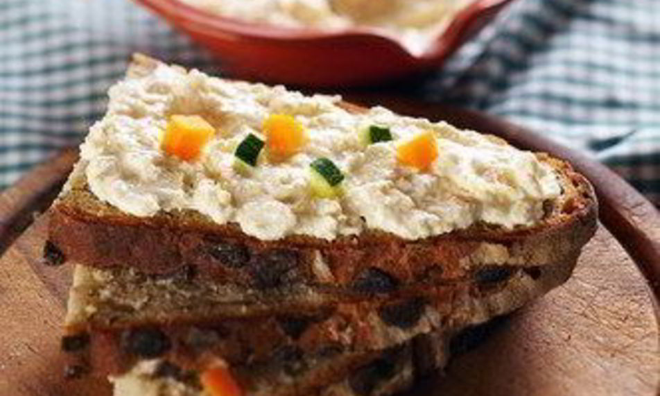 Рецепт ржаных тостов с паштетом из камамбера и тмина