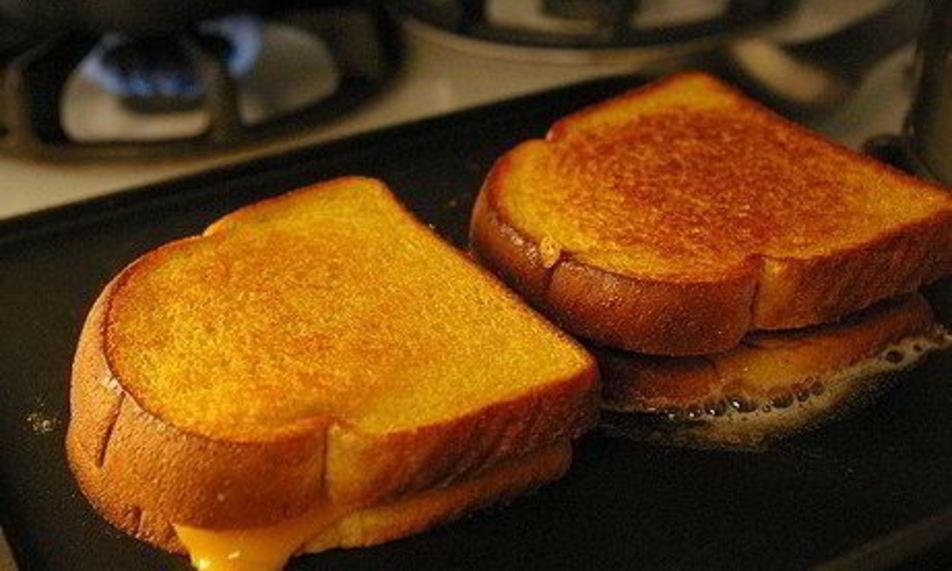 Рецепт сырных тостов на сковородке