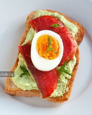 Тост с авокадо и копченой неркой