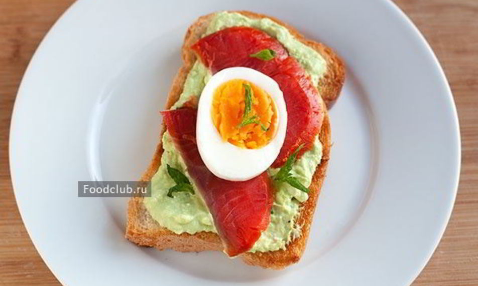 Рецепт тоста с авокадо и копченой неркой