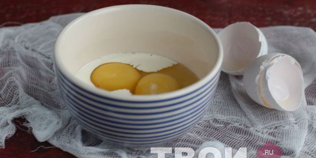 тост с яичницей-болтуньей и семгой