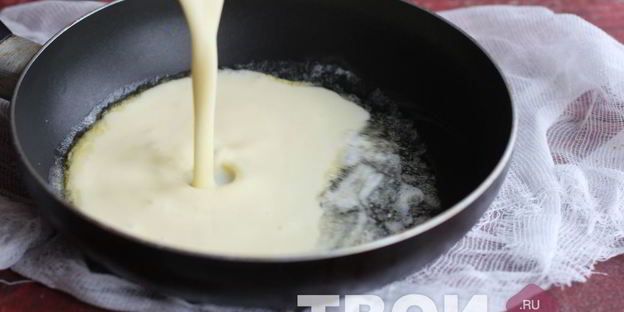 тост с яичницей-болтуньей и семгой