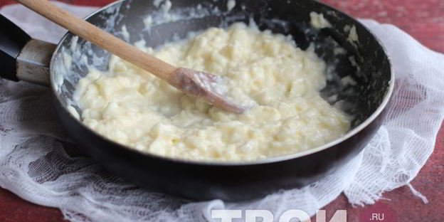 тост с яичницей-болтуньей и семгой