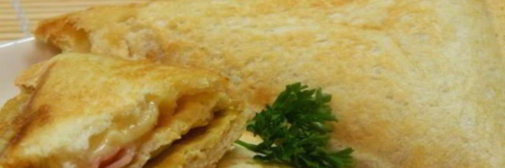 Тост с яичницей и беконом