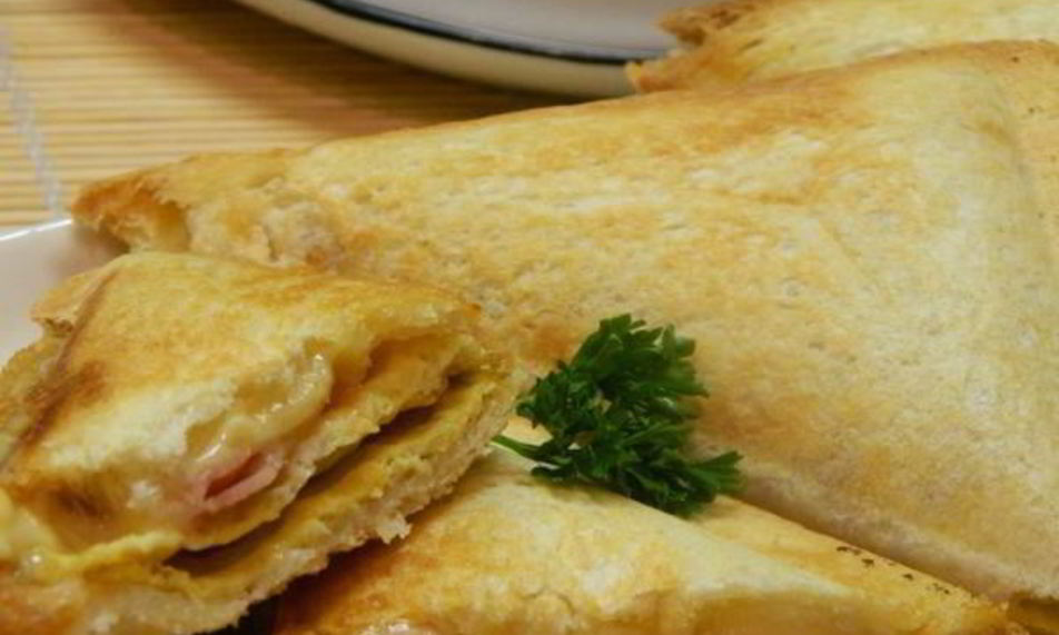 Рецепт тоста с яичницей и беконом