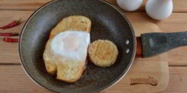 тост с яйцом и авокадо