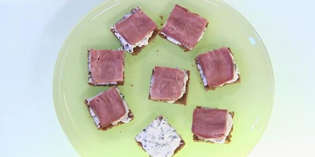 тосты деликатесные с языком