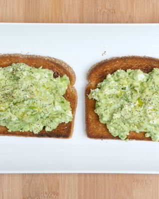Тосты с авокадо и сыром