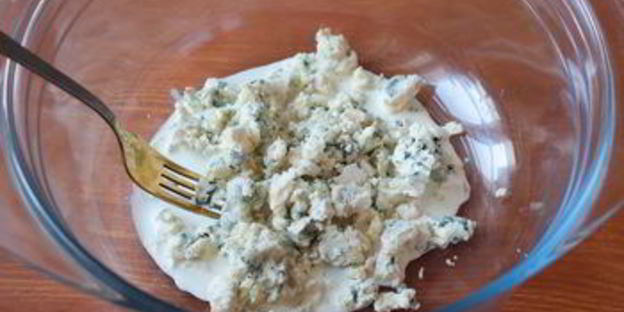 тосты с грушами и голубым сыром